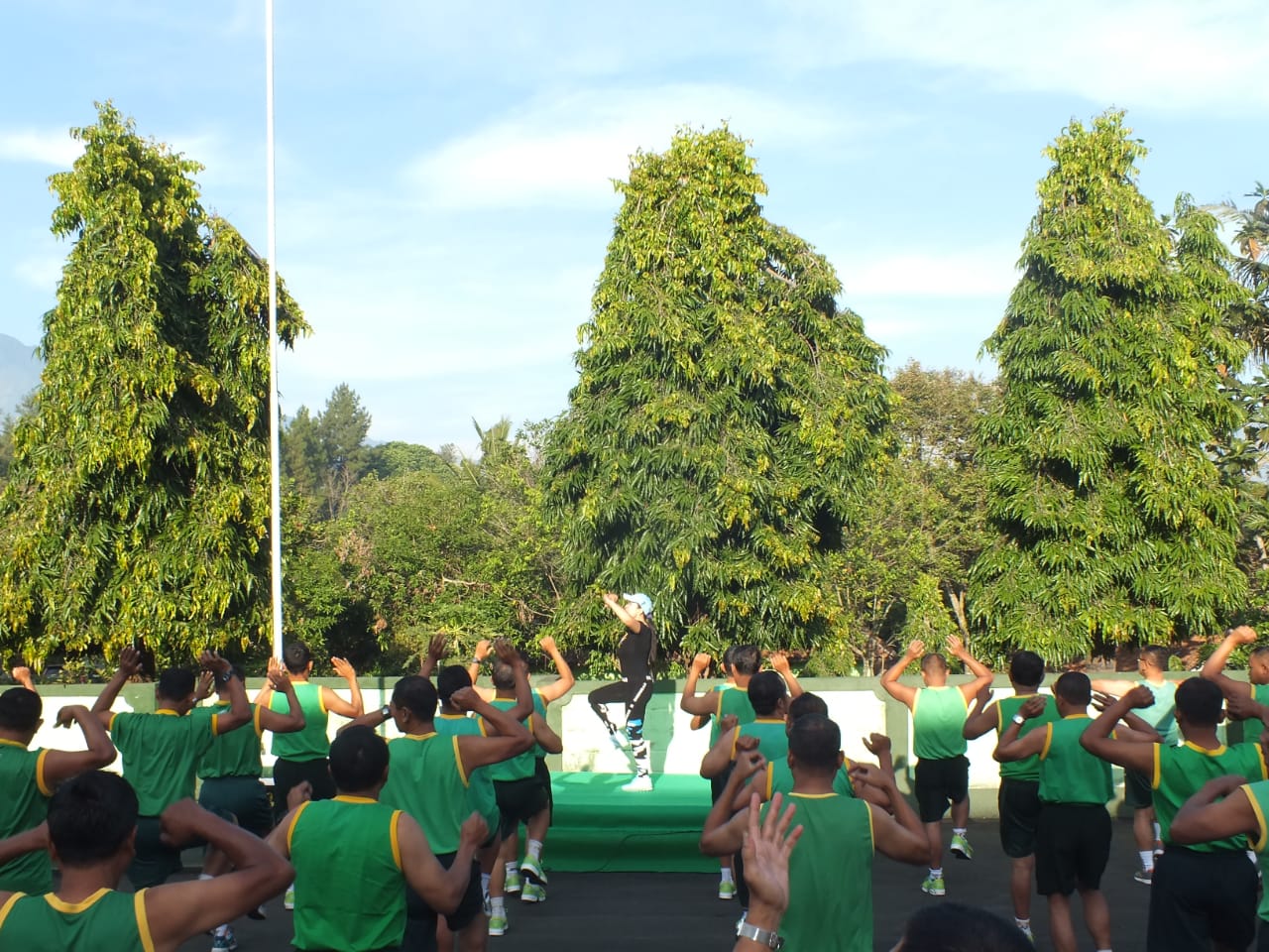 Senam Aerobik Untuk Kesehatan Tubuh Prajurit Korem 073/Makutarama